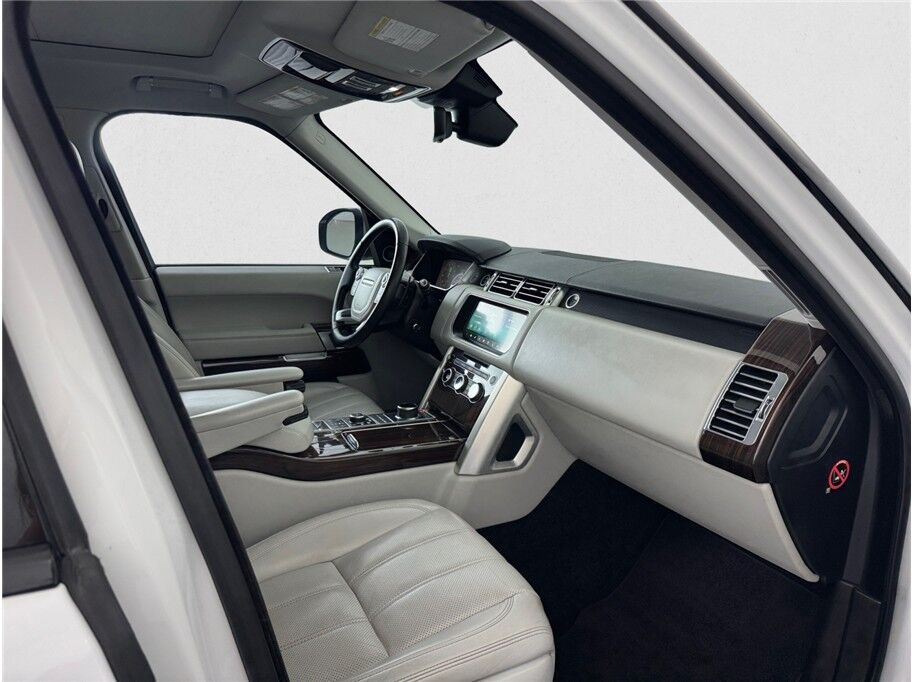 2017 Land Rover Range Rover SuperCharged photo 11