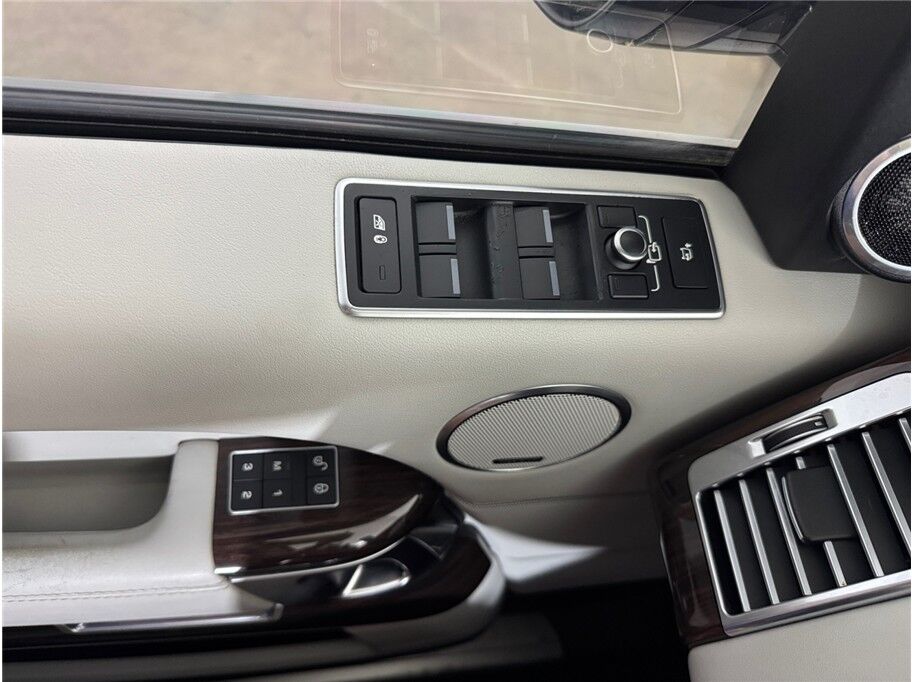 2017 Land Rover Range Rover SuperCharged photo 15