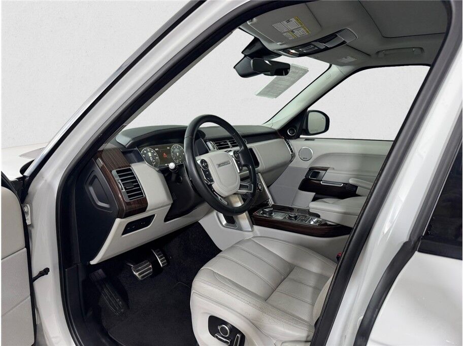 2017 Land Rover Range Rover SuperCharged photo 8