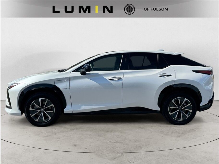 2024 Lexus RZ 300e Premium photo 2